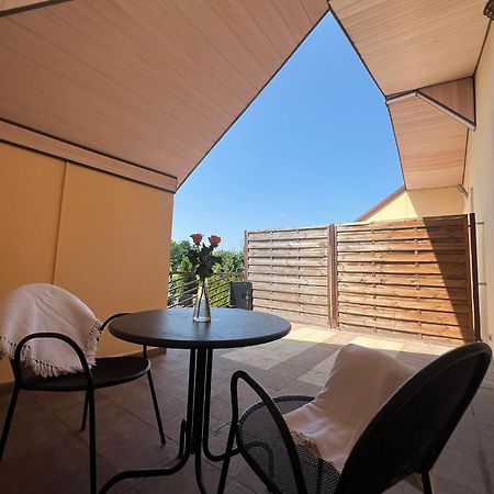 Bedrooms 3 Maja 15A Lodź Bagian luar foto
