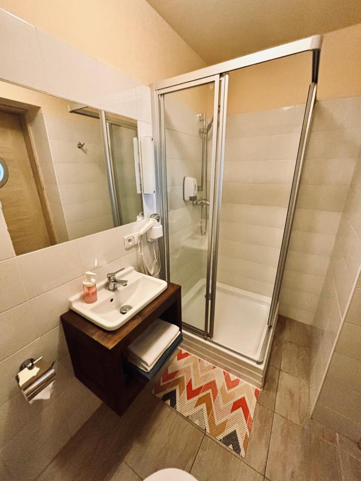 Bedrooms 3 Maja 15A Lodź Bagian luar foto
