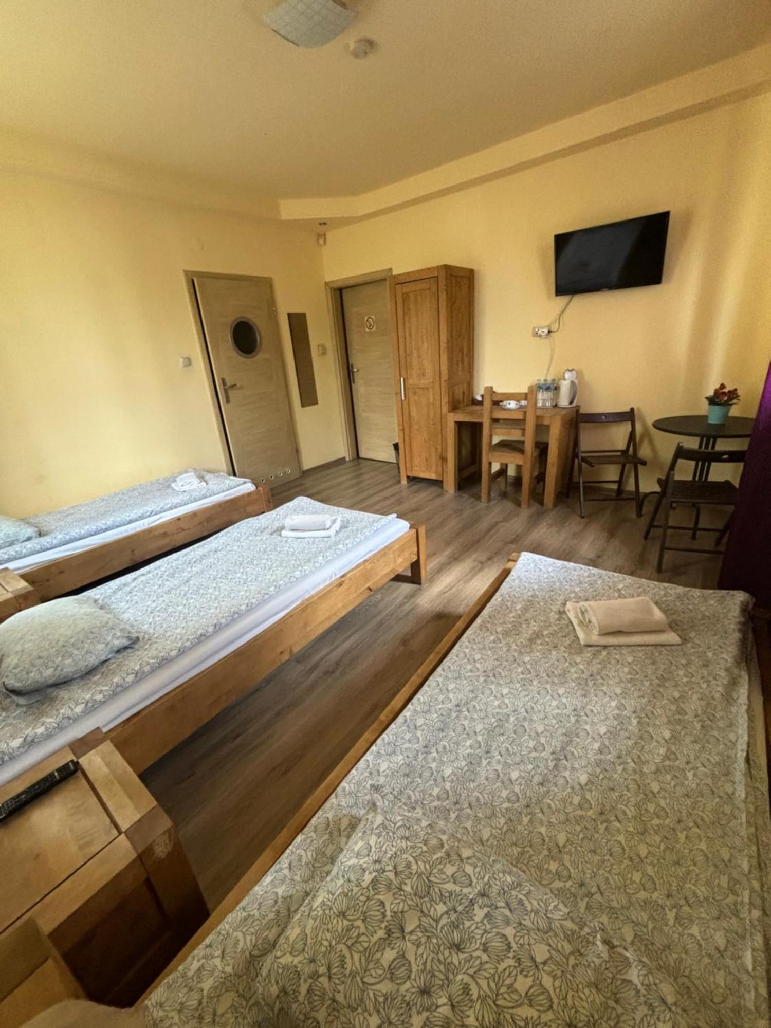 Bedrooms 3 Maja 15A Lodź Bagian luar foto