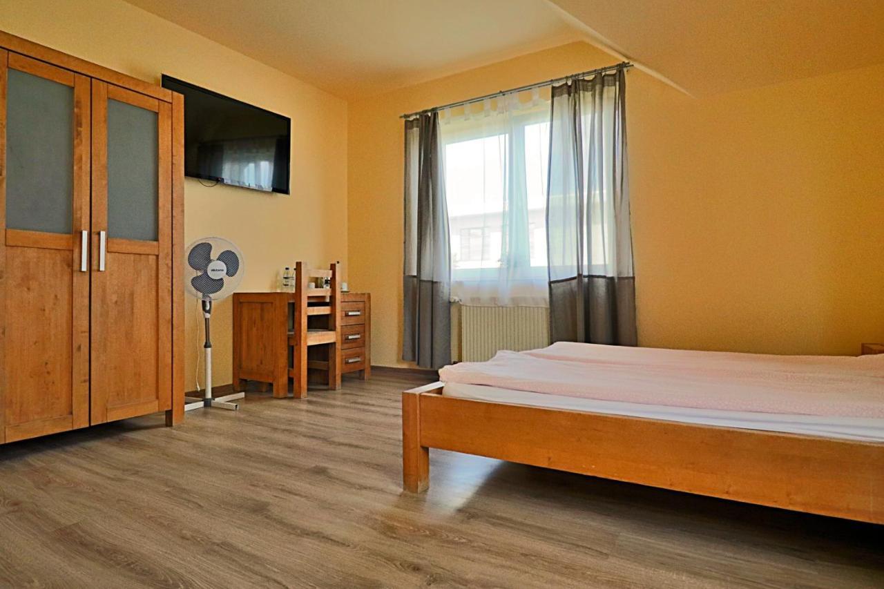 Bedrooms 3 Maja 15A Lodź Bagian luar foto