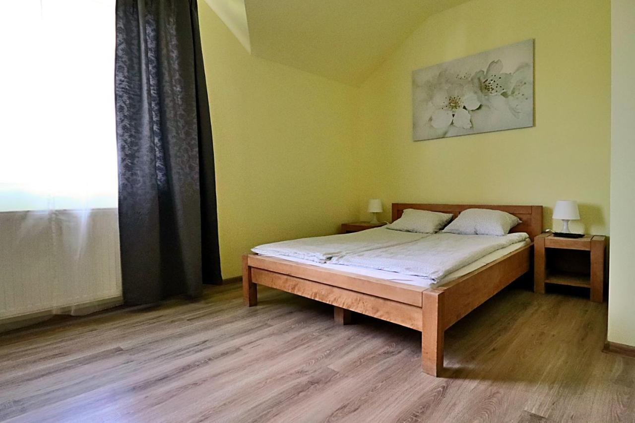 Bedrooms 3 Maja 15A Lodź Bagian luar foto