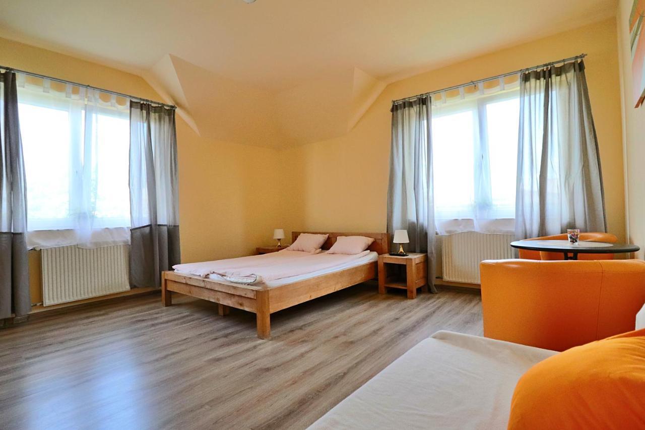 Bedrooms 3 Maja 15A Lodź Bagian luar foto